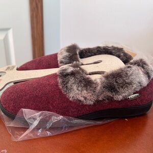 Acorn women’s chinchilla slipper (faux fur ) size 6.5 - 7.5 medium